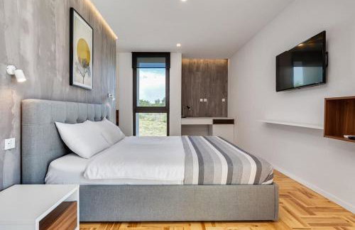 Luxury Spa Villa w Heated Pool, Jacuzzi & Sauna - Photo 37