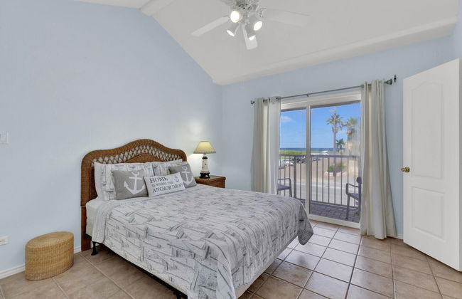 2-story Condo Next to Beach w/ Ocean Views! - Foto 3