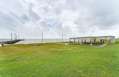 Walk to Boat Ramp Newly Remodeled Seadrift Home! - Foto 30