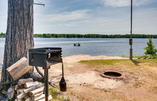 Lakefront Wisconsin Getaway with Kayak and Boat Dock! - Foto 22
