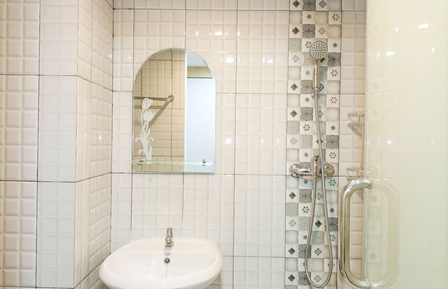 Tranquil And Comfort Studio At De Prima Apartment - Photo 12