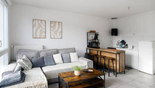 T2 lumineux avec balcon - 4 pers, métro et PartDieu - Foto 3