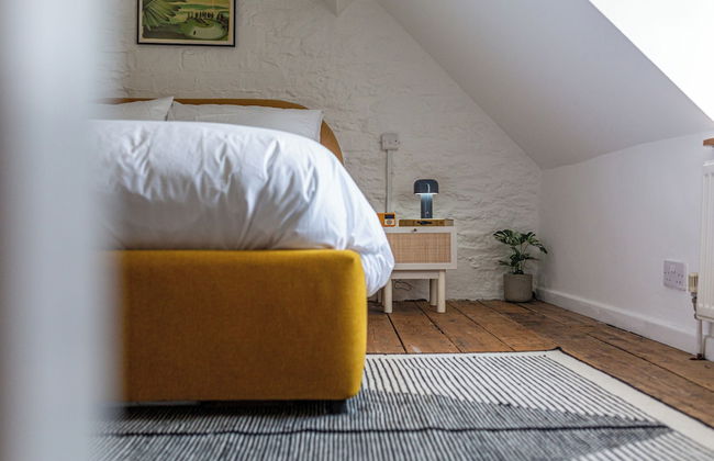 Stunning 2BD in the Heart of Malmesbury - Photo 11