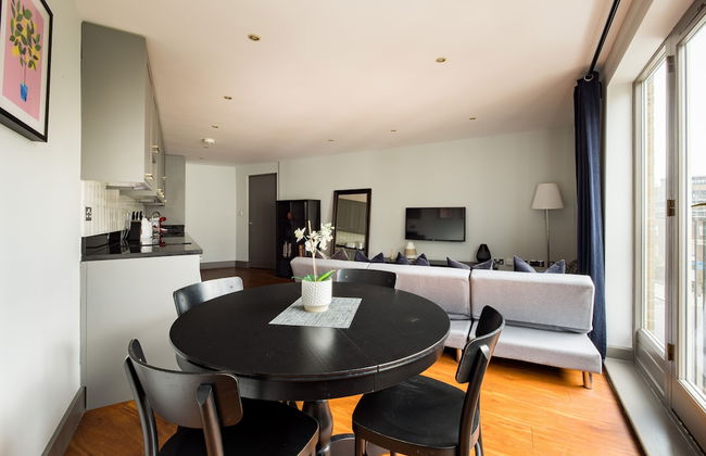 Spacious 2 Bed - Battersea High Street - Photo 35