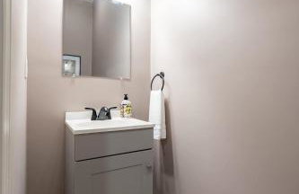 Modern & Stylish - Mins to Downtown - Family Friendly - Photo 17