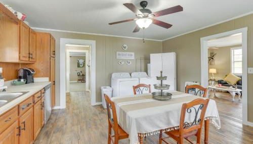 2 Mi to Lake Lineville Farmhouse with Fire Pit - Foto 2