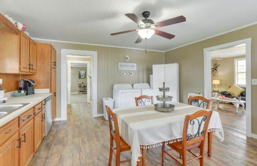 2 Mi to Lake Lineville Farmhouse with Fire Pit - Foto 2