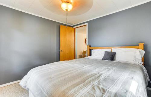 Lakefront Home with Patio in Havana! - Photo 20