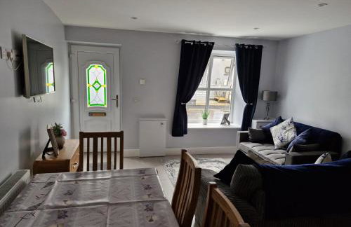 The Little Red Door - Photo 3