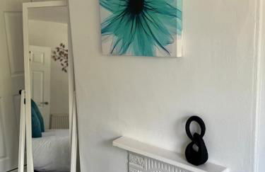 Stylish 3-Bedroom Home, Patio & High-Speed Wi-Fi - Foto 47