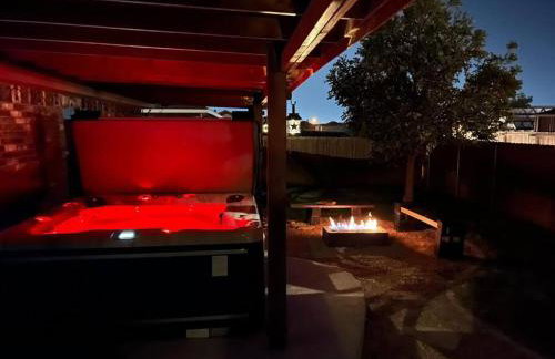 HotTub-King Bed -Fire pit-BBQ-Pristine Kitchen - Foto 1
