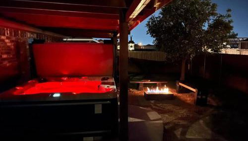 HotTub-King Bed -Fire pit-BBQ-Pristine Kitchen - Foto 1