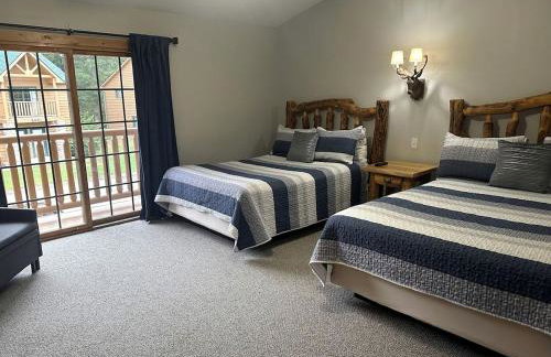 Spacious Luxury Villa Retreat with Jetted Tub, Fireplaces, Balconies, and Smart TV in North Utica, Illinois - Foto 12