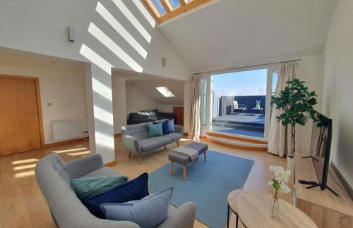 Weekly & Monthly stays in Penthouse for Contractors or Leisure Single or Superking beds available - Foto 1