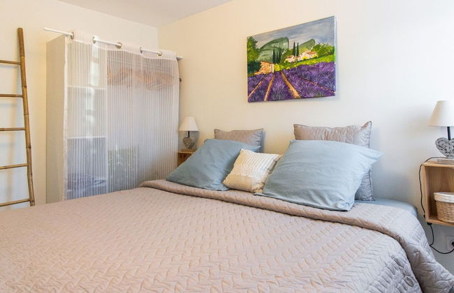 Holiday Home in Gargas Near Route des Ocres - Photo 3