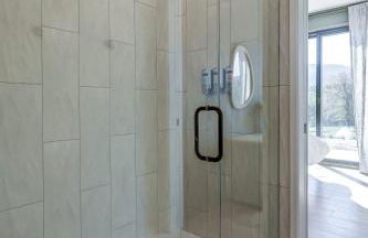 Contemporary Mountain Holiday Home with Hot Tub - Foto 18