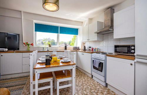 Spacious apartment sleeps 6 - Uni, sports, trades - Foto 26