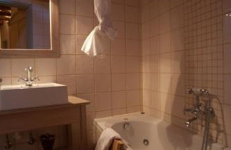 Astra Inn - Photo 10