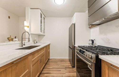 Elegant Luxe Hampton inspo Retreat in Glendale, CA - Foto 13