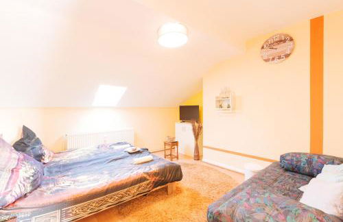 - Savanna Lodge Deluxe with Exclusive Design - Apartment 75sqm - Central Location - Terrace with View - Completely Renovated 2024 with Smart TV & Netflix - Separate Kitchen - Free Parking - Near Airport & Train - Photo 11