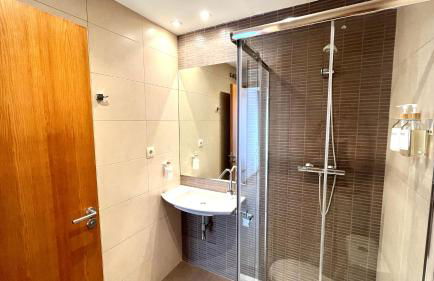 Dúplex 2 hab con terraza by Prestigi - Photo 7