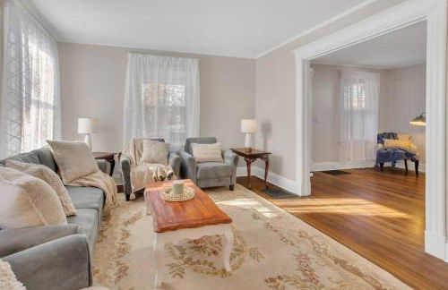 Prime West Hartford Center- Timeless Charm - Foto 16