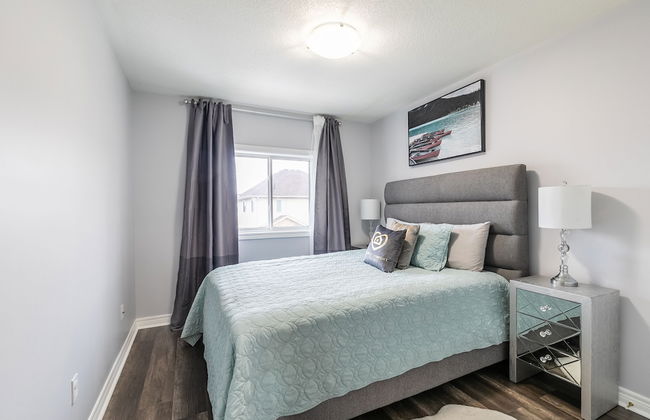 GLOBALSTAY. Modern 3-4 Bedroom Town - Photo 12