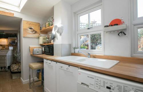 Gorgeous House near Windsor & River Thames - Photo 7