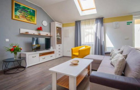 2 Bedroom Gorgeous Apartment In Veli Brgud - Photo 9