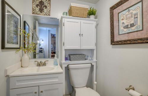 Walk to Beach Historical Fredericksburg Home - Foto 15