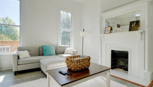 Walk to Churchill Downs Pet-Friendly Retreat! - Foto 5