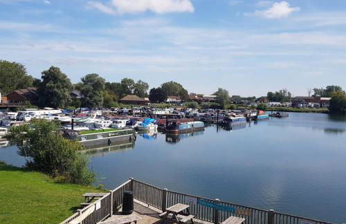 Lovely Static 6 Bed Caravan at Billing Aquadrome - Photo 26