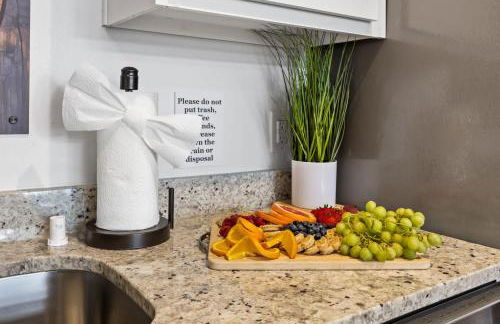 Classic Louisville Home with Contemporary Upgrades - Foto 21