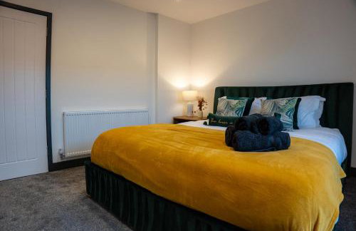 High End Contractor Apartment - 5 Separate Beds - Free Parking - Foto 1