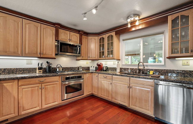 Hall Court Manor - Hot Tub, Pet Friendly, Pool Table! - Foto 10