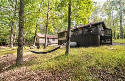 Secluded Retreat w Hot Tub, FirePit & Pool Access - Foto 33