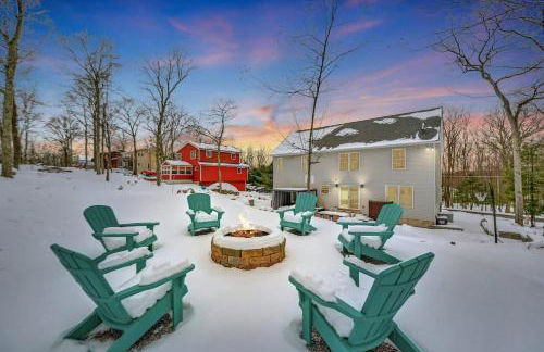 Modern 5BR, Kid-Friendly Home In Poconos with Pool Table - Foto 13