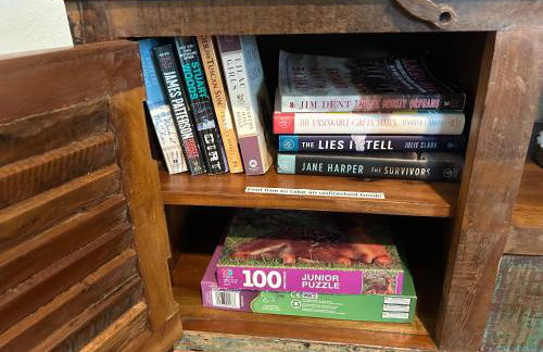 Bandera Bungalow - River, Downtown, Peaceful fenced corner lot! King bed! - Foto 32