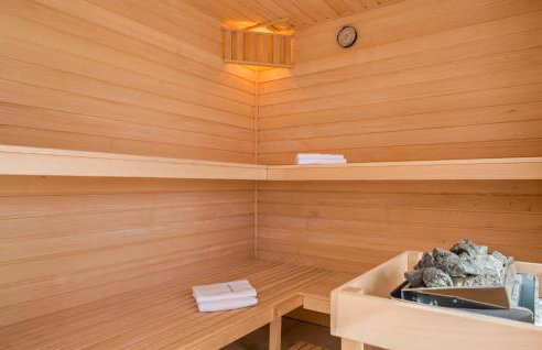 Villa with Swimming Pool, Outdoor Kitchen, Sauna, Hot Tub, Play Area, Sea View - Foto 76