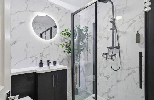 Modern Refurbished 2 Bed House Ideal for Business & Families - Foto 4