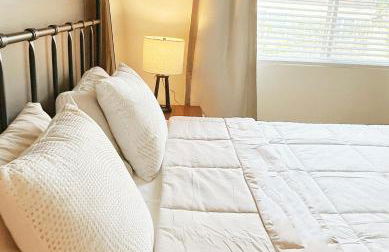 Brea Mall romantic two-bedroom house - Photo 16