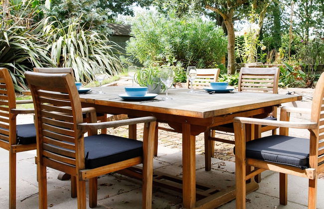 Tranquil Luxe in Country Cottage - Photo 29