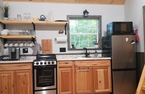 Holly Nest a Cozy Cabin Getaway near Gatlinburg - Photo 9