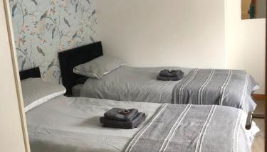 Sweet Caroline at Longton. Great location for Stoke on Trent, The Potteries and Alton Towers. - Foto 5