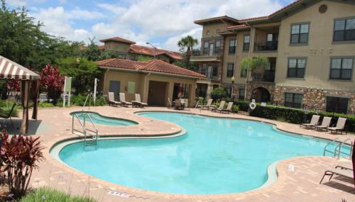 Pool view, 10 miles to Disney World, washer, dryer, kitchen, Wifi, two pools, ground level - Foto 4