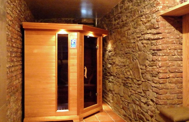 Spacious Spa Villa With Garden - Photo 19