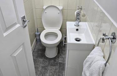 Lister Park Bradford 2bed Detached Cottage House Parking Cinema Screen Games Room - Foto 29