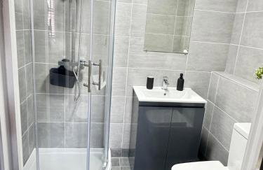 Luxurious New Home Near Airport - Foto 44