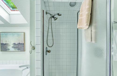 7 Bdrm, Pickleball, Bball, HotTub, FirePit, Golf! - Foto 46