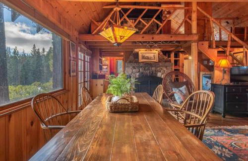 Coziest Cabin in Tahoe w Stone Fireplace Comfy Beds Close to Slopes & Lake - Foto 29